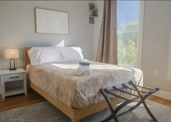 Spacious Downtown - Children's Hospital, Pets Holiday home