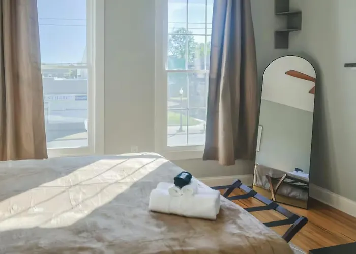 Spacious Downtown - Children's Hospital, Pets Holiday home *