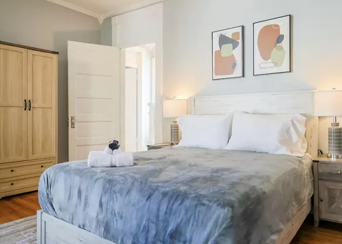 Spacious Downtown - Children's Hospital, Pets