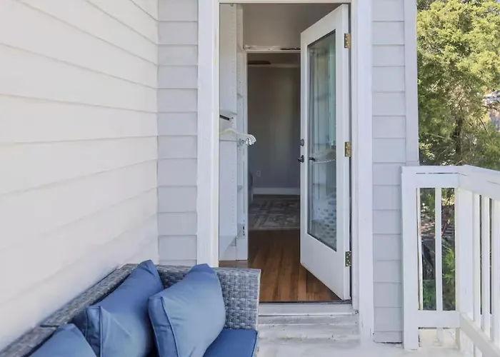 Spacious Downtown - Children's Hospital, Pets Holiday home